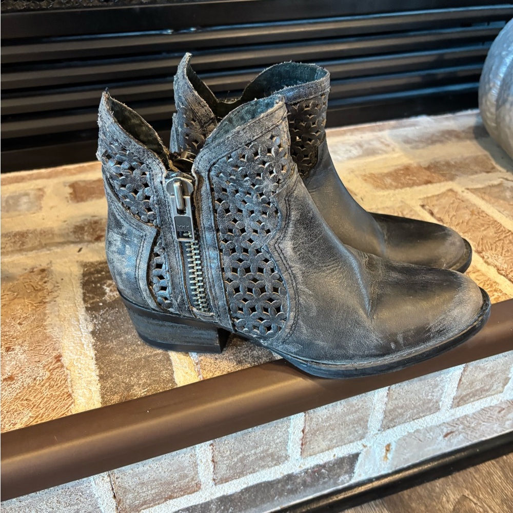 Circle G leather ankle boots